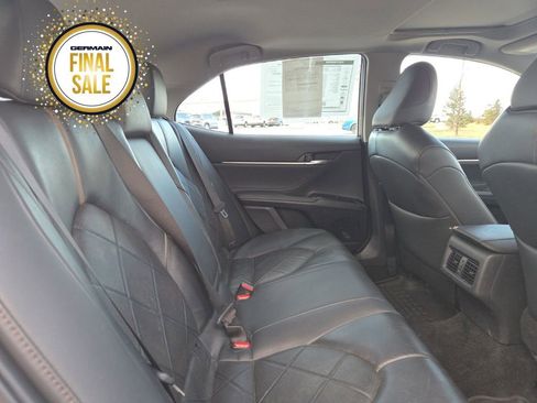 Used 2018 Toyota Camry XLE image 24