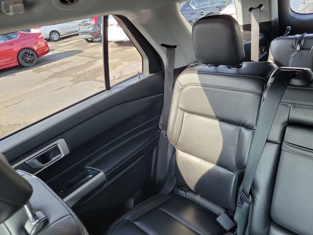 Used 2020 Ford Explorer XLT w/ Equipment Group 202A AWD/4WD image 12