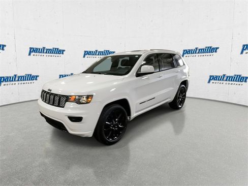 Used 2020 Jeep Grand Cherokee Altitude image 5
