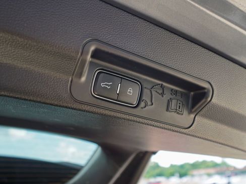 Used 2022 Ford Explorer XLT w/ Equipment Group 202A image 39