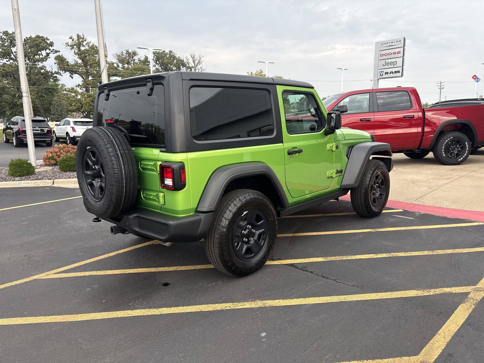 Used 2025 Jeep Wrangler Sport AWD/4WD image 5