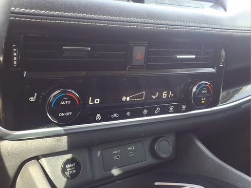Used 2024 Nissan Rogue SL AWD/4WD image 11