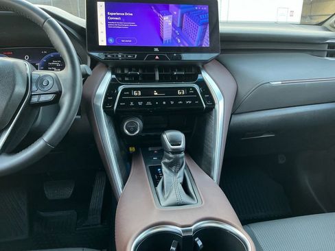 Used 2024 Toyota Venza Limited image 20