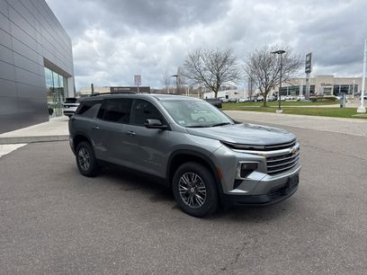 Used 2024 Chevrolet Traverse LT