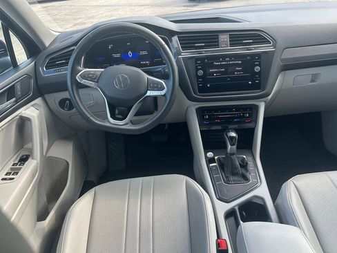 Certified 2023 Volkswagen Tiguan SE image 9
