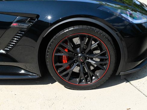 Used 2019 Chevrolet Corvette Z06 RWD image 12