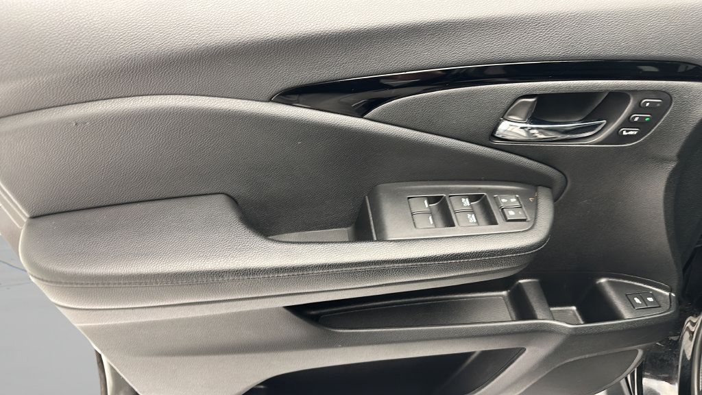 Used 2019 Honda Pilot Touring image 13