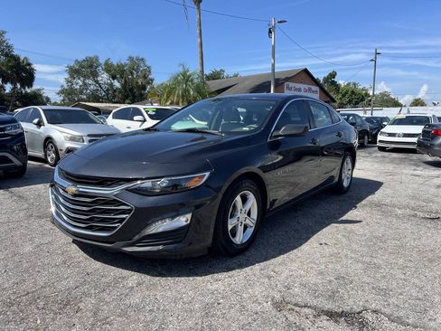 Used 2022 Chevrolet Malibu LS FWD image 2