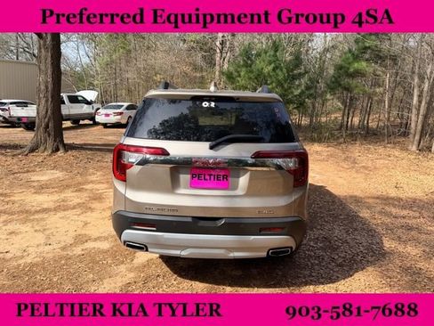 Used 2023 GMC Acadia SLT image 12