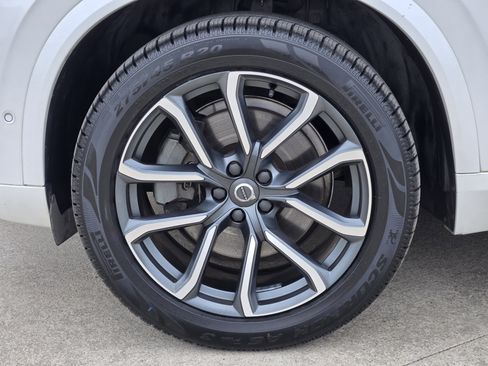 Used 2016 Volvo XC90 T6 Momentum w/ Momentum Plus Package image 18