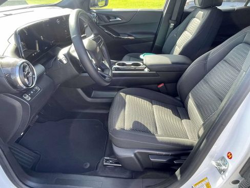Used 2025 Chevrolet Equinox LT AWD/4WD image 13