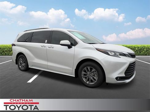 New 2026 Toyota Sienna XLE FWD image 1