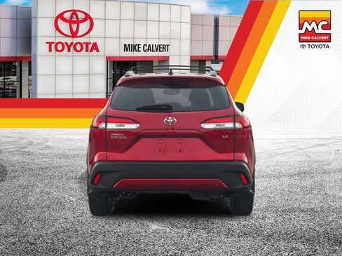 Certified 2025 Toyota Corolla Cross LE FWD image 4