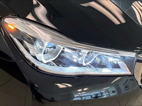 Used 2019 BMW 750i w/ Executive Package RWD image 25