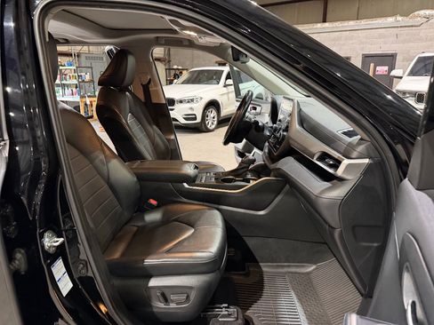 Used 2021 Toyota Highlander XLE AWD/4WD image 26