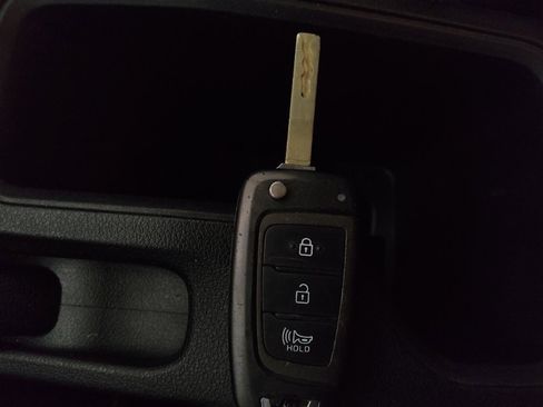 Used 2021 Hyundai Venue SE FWD image 32