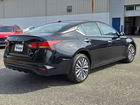 Used 2025 Nissan Altima 2.5 SV image 30