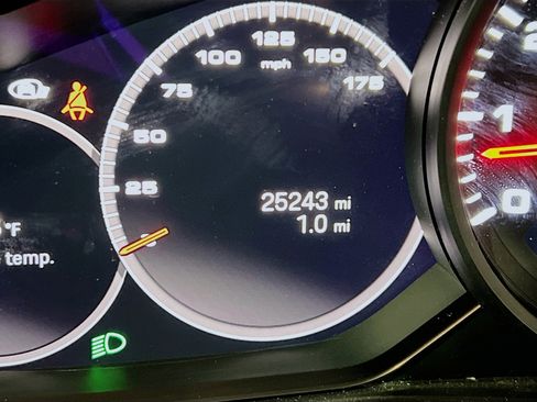 Used 2022 Porsche Cayenne image 8