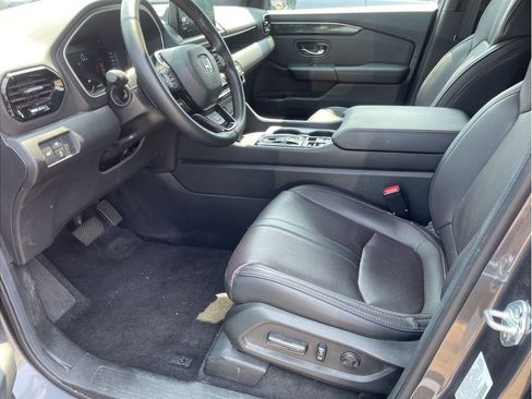 Used 2025 Honda Pilot Black Edition image 4
