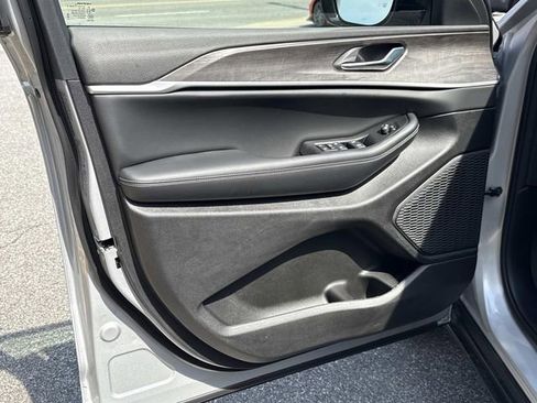New 2026 Jeep Grand Cherokee Altitude AWD/4WD image 27