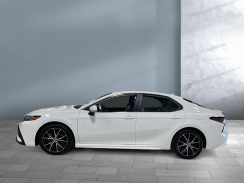 Certified 2023 Toyota Camry SE image 3