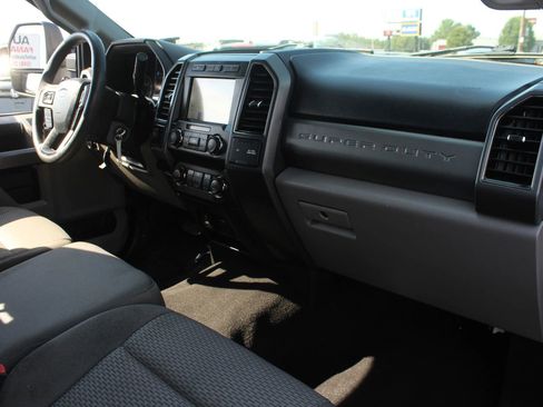 Used 2020 Ford F250 XLT w/ FX4 Off-Road Package AWD/4WD image 16