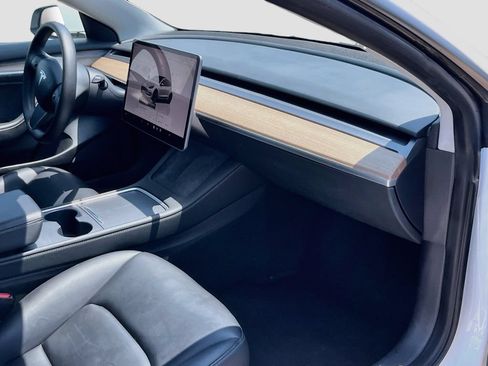 Used 2023 Tesla Model 3 Standard Range RWD image 29