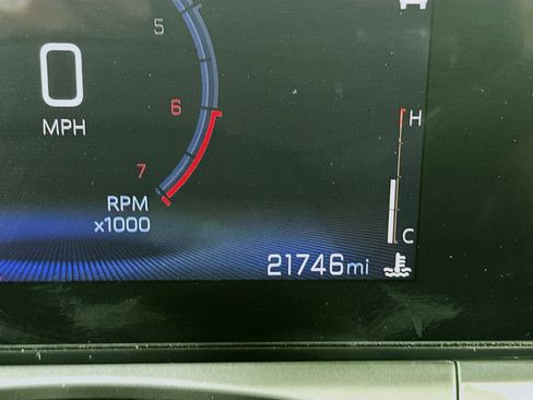 Used 2025 Chevrolet Trax LT w/ LT Convenience Package image 18