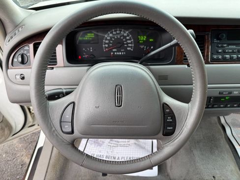 Used 2000 Lincoln Town Car Executive image 17