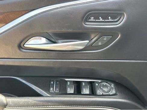 Used 2021 Cadillac Escalade ESV Premium Luxury Platinum AWD/4WD image 36