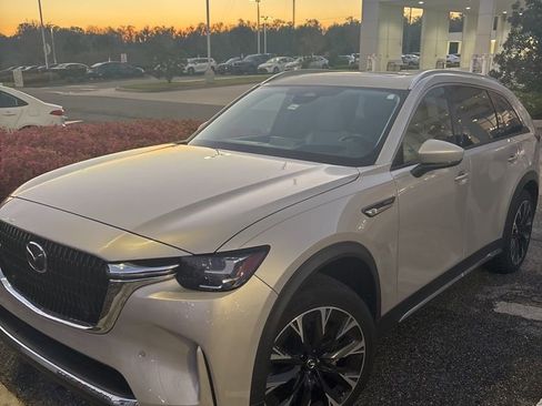 Used 2024 MAZDA CX-90 Plug-In Hybrid w/ Premium Pkg image 2