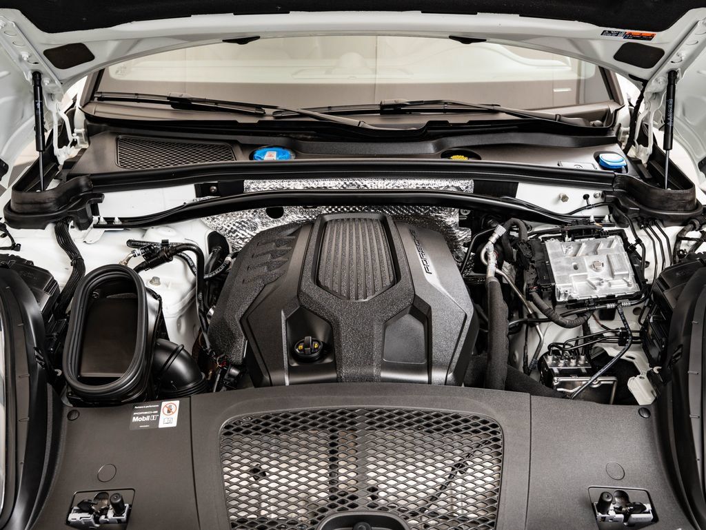 Certified 2026 Porsche Macan AWD/4WD image 49