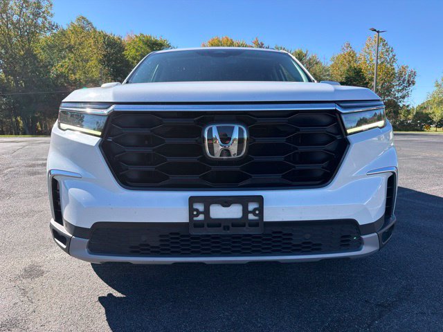 Used 2023 Honda Pilot Touring image 2