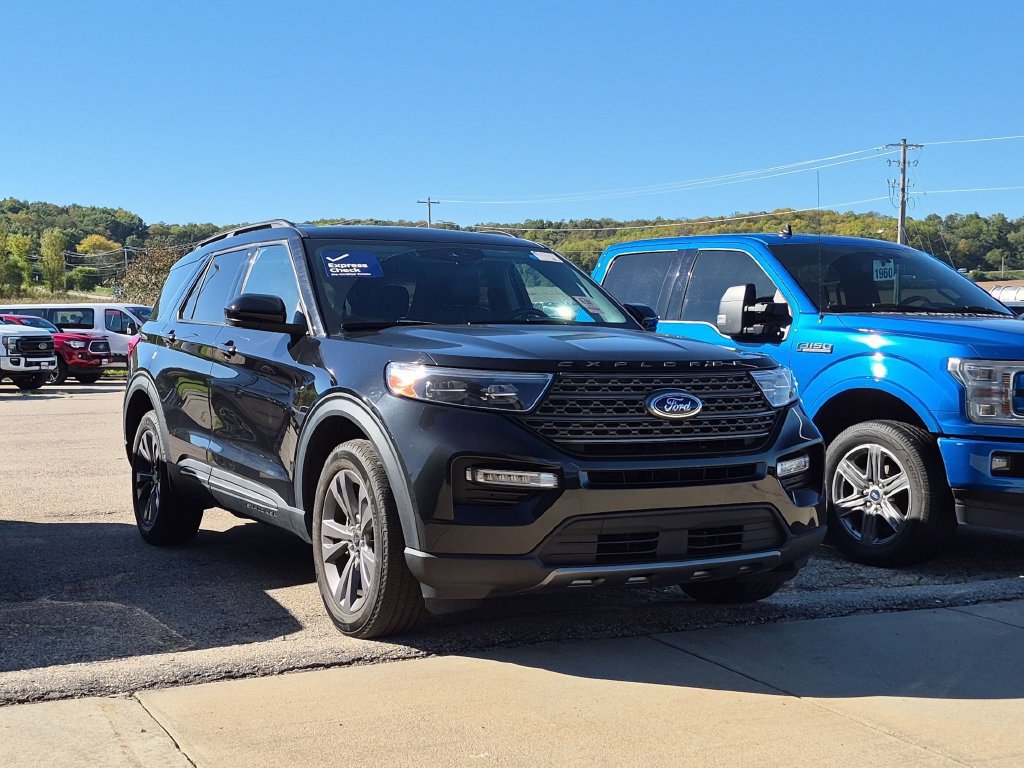 Certified 2023 Ford Explorer XLT w/ Equipment Group 202A AWD/4WD image 1
