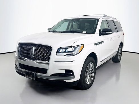 Used 2024 Lincoln Navigator Premiere image 1