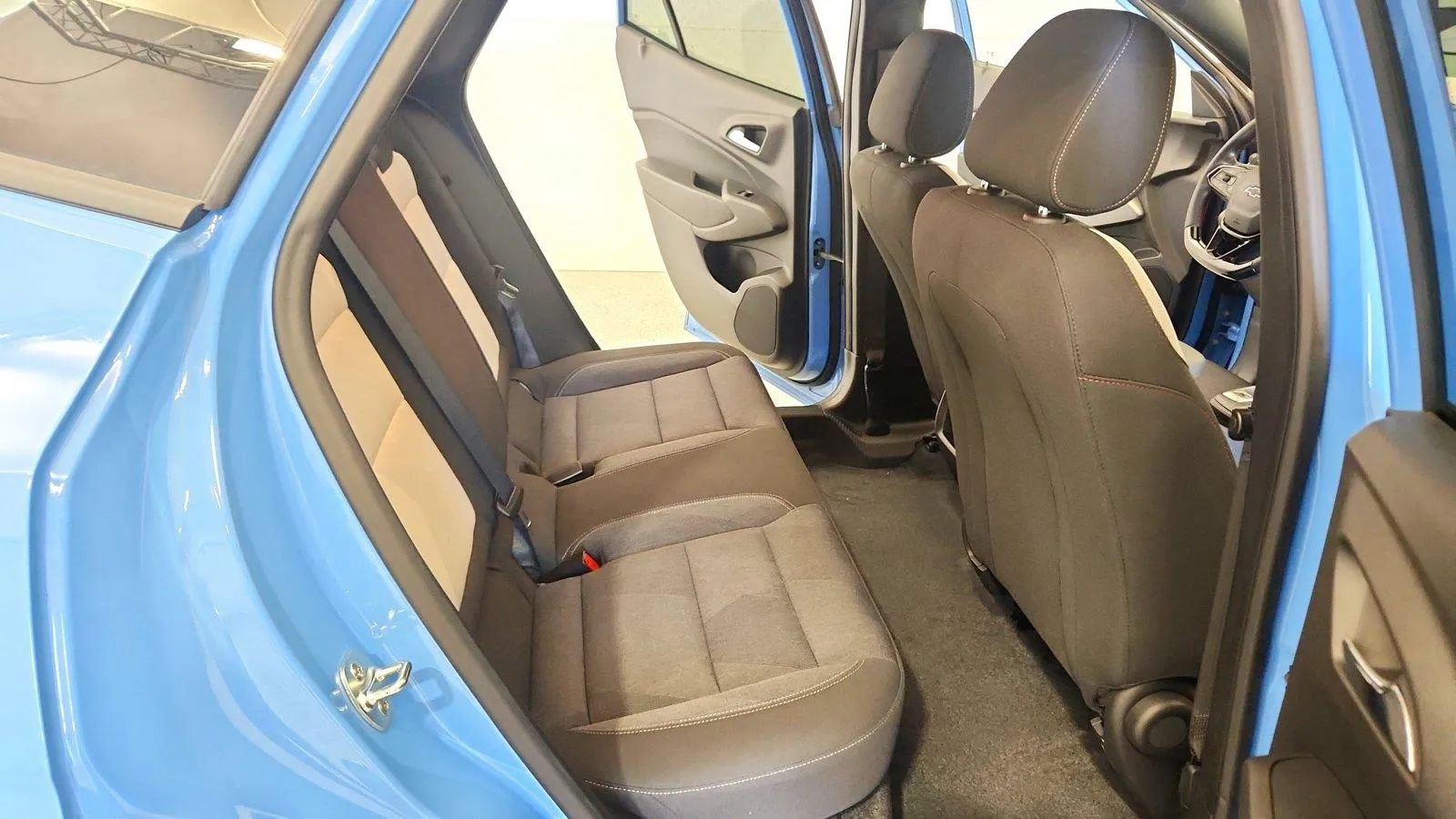 Used 2024 Chevrolet Trax RS w/ Sunroof Package FWD image 27