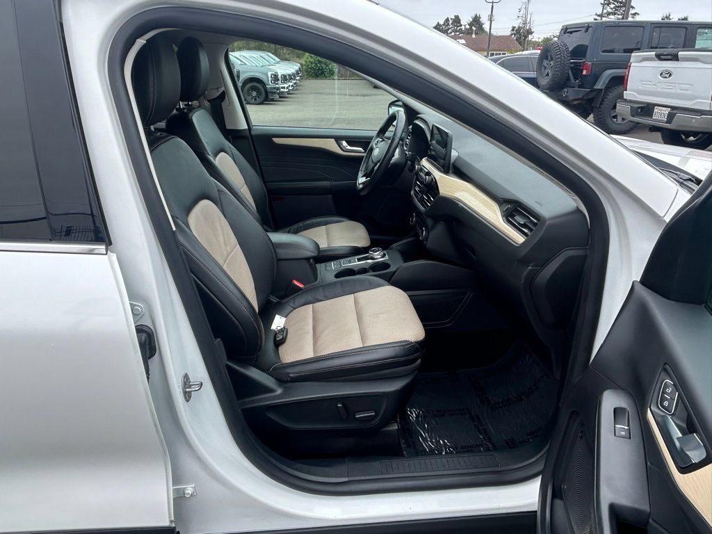 Used 2022 Ford Escape Titanium w/ Titanium Elite Package AWD/4WD image 30