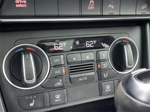 Used 2018 Audi Q3 2.0T Premium Plus w/ Premium Plus Package image 36
