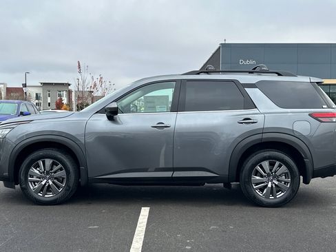 New 2025 Nissan Pathfinder SV w/ SV Premium Package image 7