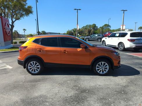 Certified 2022 Nissan Rogue Sport SV image 3