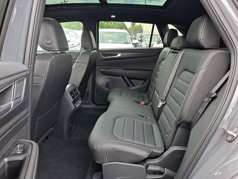New 2026 Volkswagen Atlas Cross Sport SEL R-Line AWD/4WD image 5