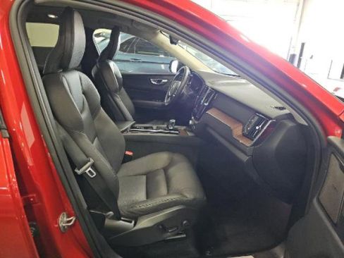 Used 2023 Volvo XC60 B5 Plus AWD/4WD image 7
