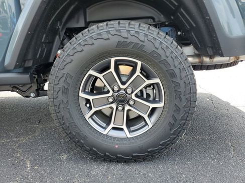 New 2025 Jeep Gladiator Mojave image 12