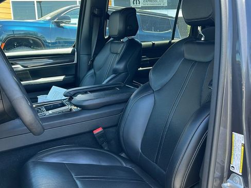 Used 2023 Jeep Wagoneer 4WD w/ Convenience Group I image 10