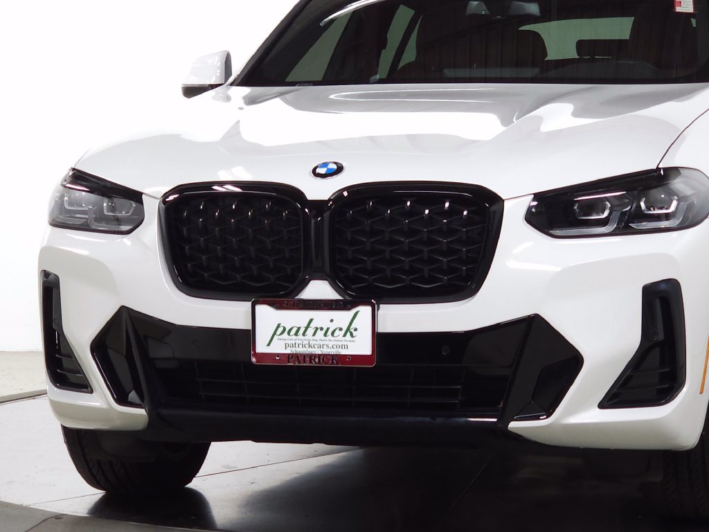 Used 2024 BMW X4 xDrive30i w/ M Sport Package AWD/4WD image 3