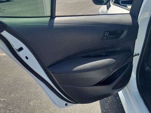 Used 2025 Toyota Corolla LE FWD image 11