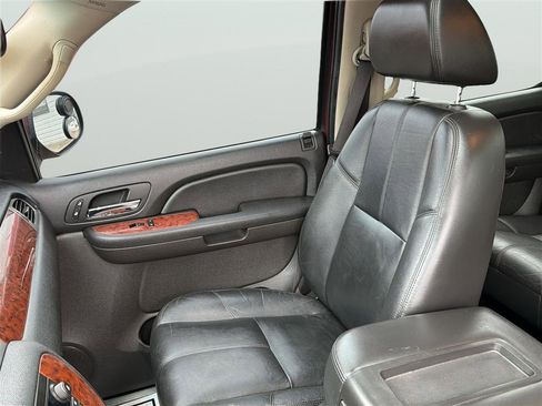 Used 2008 Chevrolet Avalanche LT w/ LT Preferred Equipment Group image 14