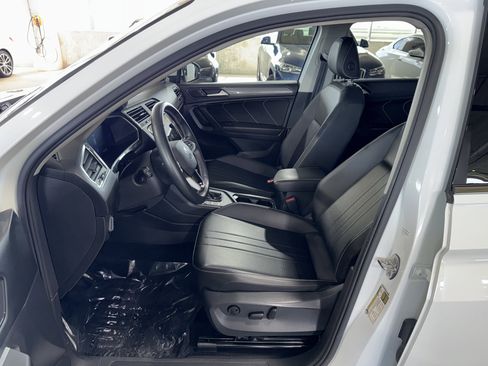 Used 2022 Volkswagen Tiguan SE image 19