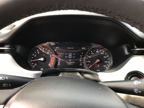 Used 2025 Jeep Compass Latitude AWD/4WD image 17