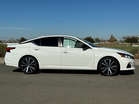 Used 2022 Nissan Altima 2.5 SR image 3